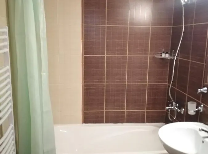 Royal Towers - 536 Apartment